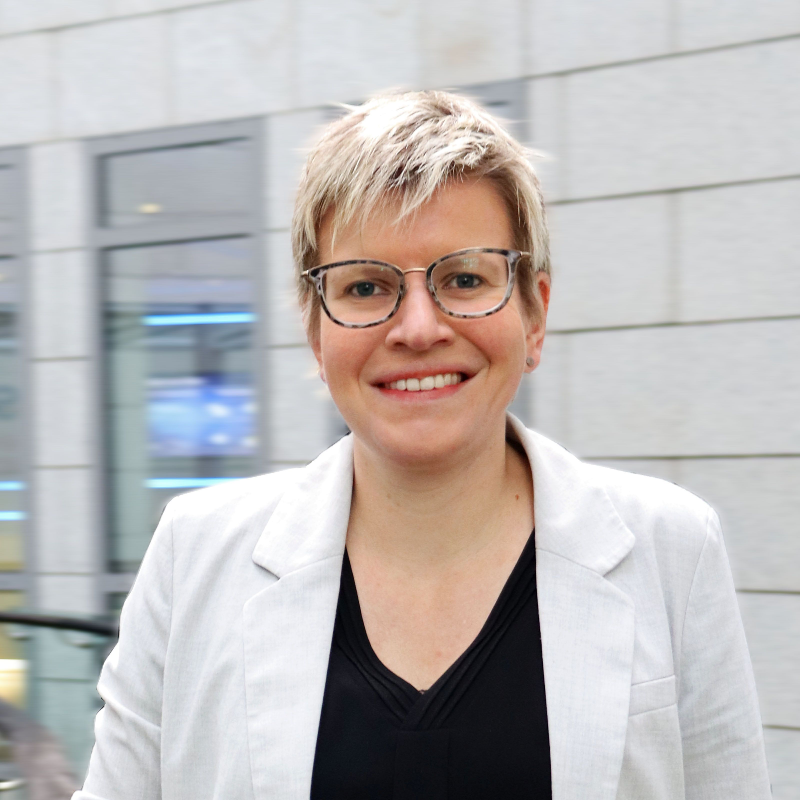 Dr. Karina Strbbe